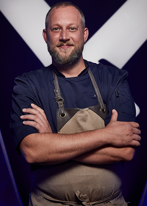 Stefan Hartmann competes on Iron Chef Canada