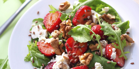 Strawberry Arugula Salad with Walnuts and Goat Cheese