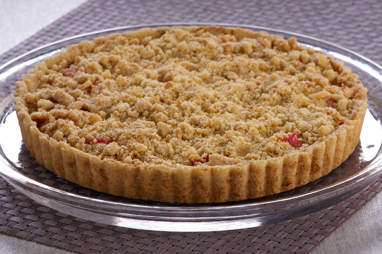 Rhubarb Crumble Tart with Laurel Crème Anglaise