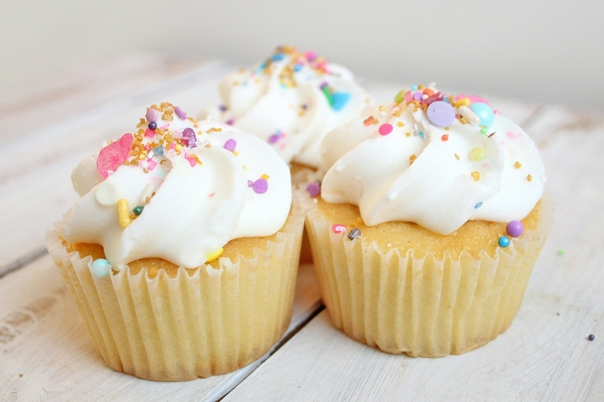 Vanilla cupcakes with vanilla icing