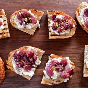 The Pioneer Woman's Roasted Grape and Ricotta Toasts
