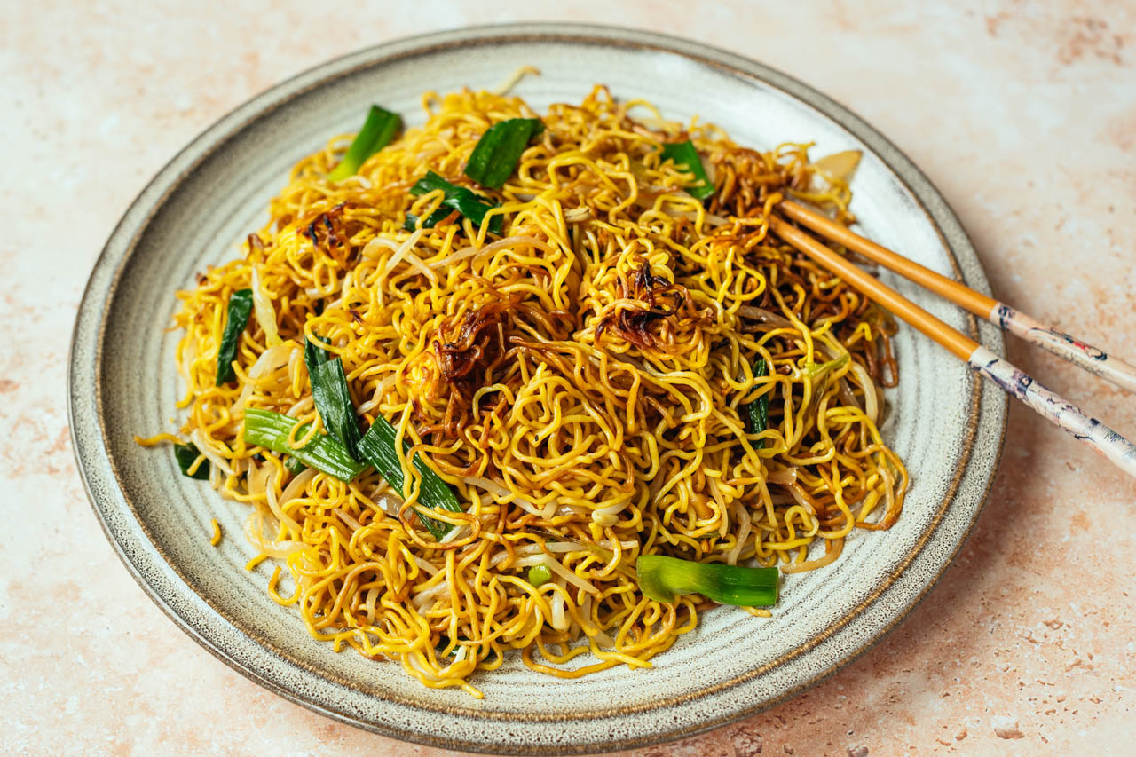A plate of Cantonese chow mein