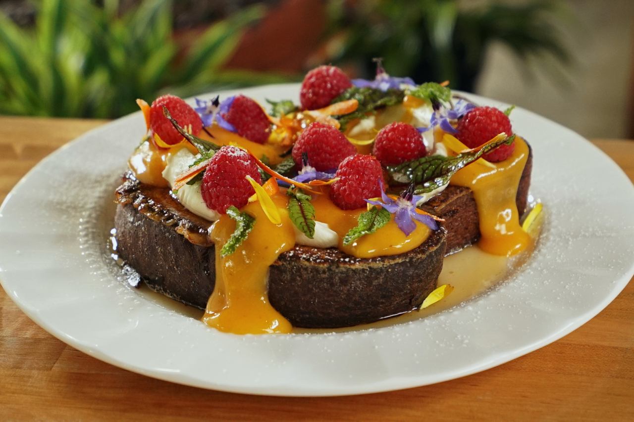 https://api.vip.foodnetwork.ca/wp-content/uploads/2022/05/bfbl-grounds-cafe-brioche-french-toast_webready.jpeg