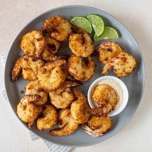 Easy Air Fryer Coconut Shrimp with Spicy Mayo Dip