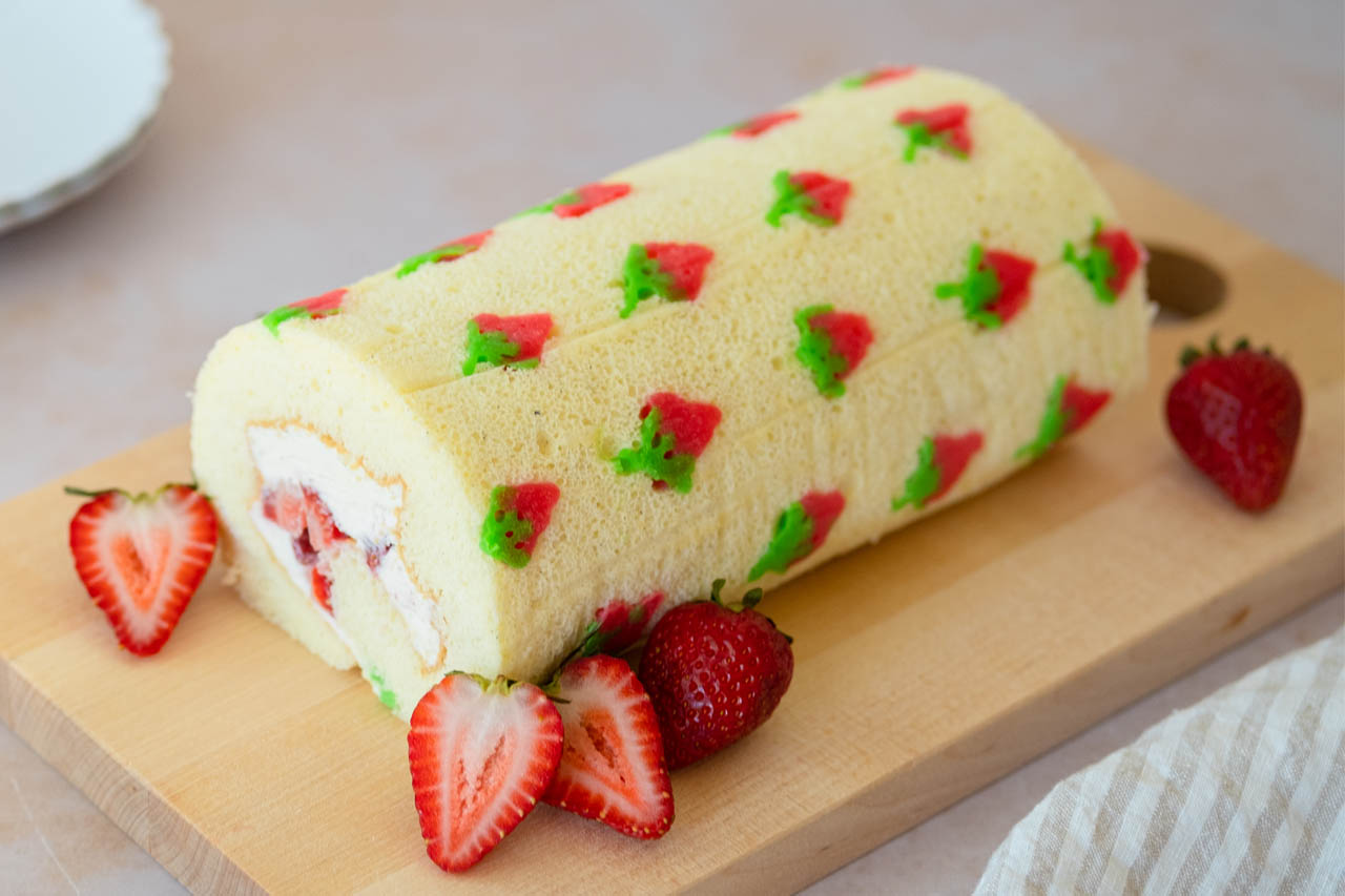 Strawberry roll cake