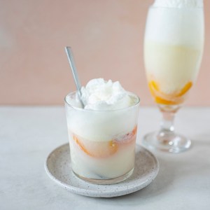 Treat Yourself To This Incredible Ginger Beer Peach Float