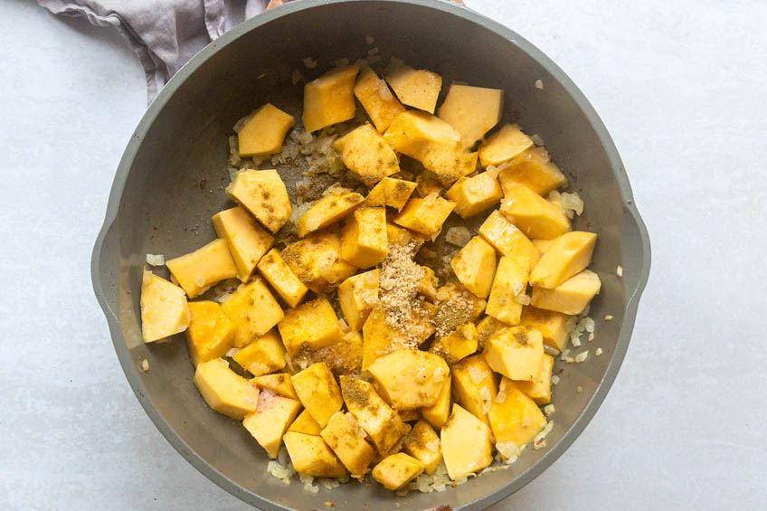 Squash, onions and spices in a pan