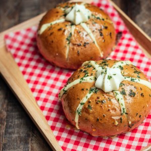Garlic Bread Lovers Will Love This Korean Cream Cheese Garlic Bread