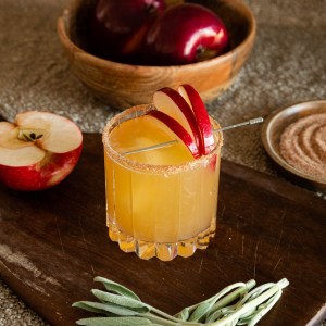 This Apple Cider Margarita Tastes Like Fall