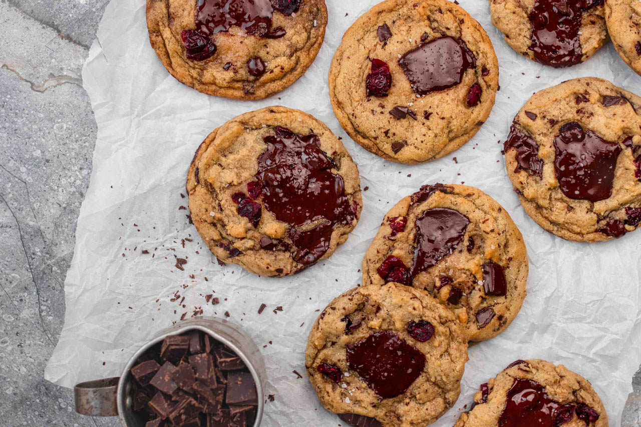 Vegan dark chocolate cranberry cookies