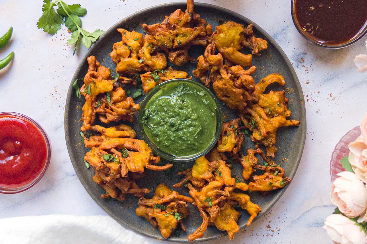 Best Spicy, Crispy Onion Pakora Recipe | Food Network Canada