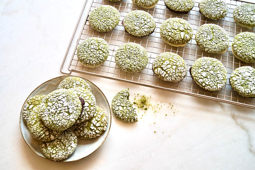 Matcha crinkle cookies, ready to serve