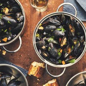 These Individual Mussel Pots Are Perfect for a Romantic Date Night In