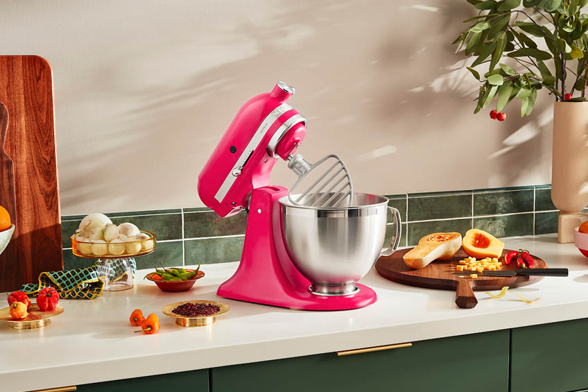 KitchenAid Just Revealed Their 2023 Colour Of The Year   Kitchenaid Colour Of The Year 2023 Hibiscus Standmixer 