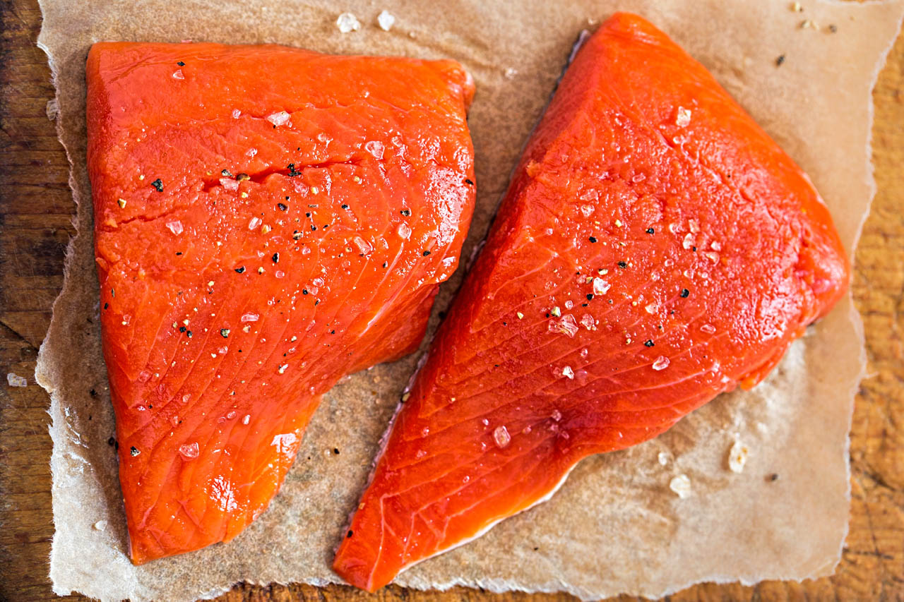 https://api.vip.foodnetwork.ca/wp-content/uploads/2023/06/salmon-on-parchment-paper.jpg