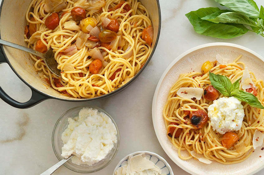 Tomato confit pasta, ready to serve