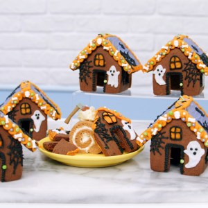Haunted Gingerbread Houses Are a Spooky Halloween Treat