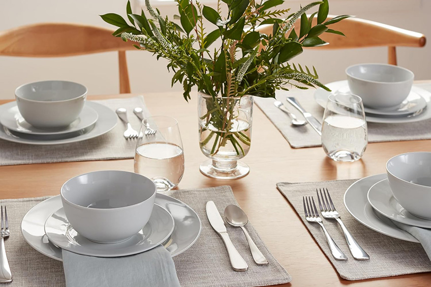 Amazon Basics 18-Piece White Dinnerware Set, Dishes, Bowls, Service for 6