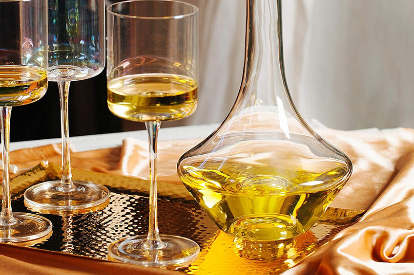 BTaT Hand-Blown Wine Decanter with Stopper