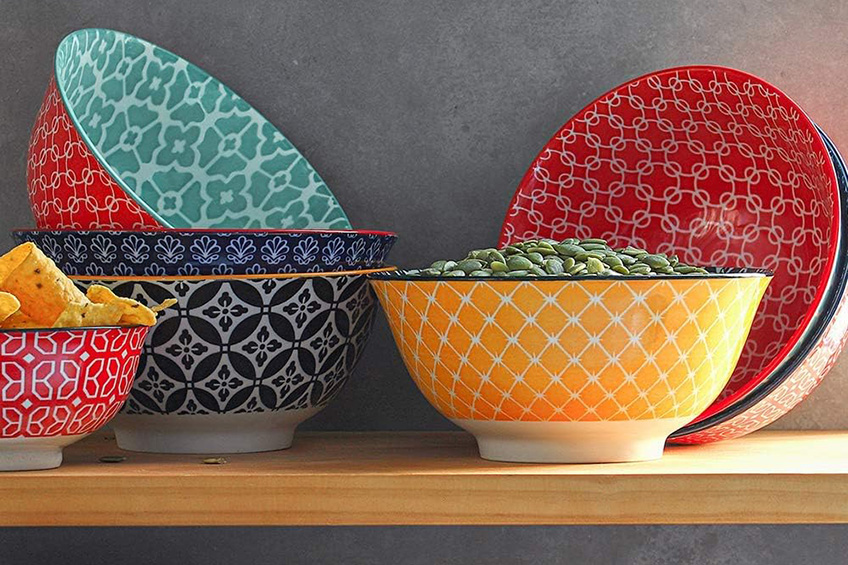 Dowan porcelain bowls in bright colours on a shelf.