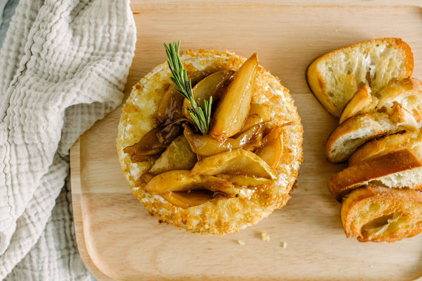 Closeup on Air Fryer Brie with Caramelized Pears