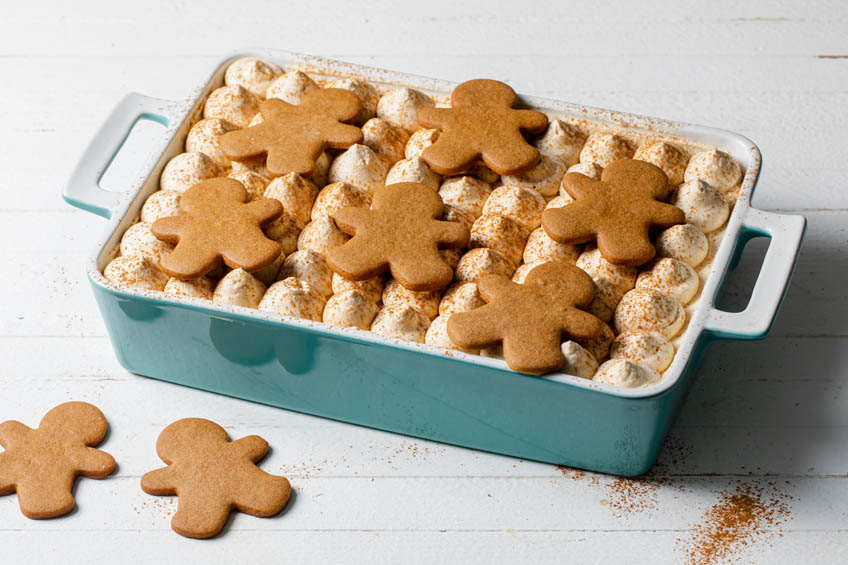 Gingerbread tiramisu topped with cinnamon and gingerbread men