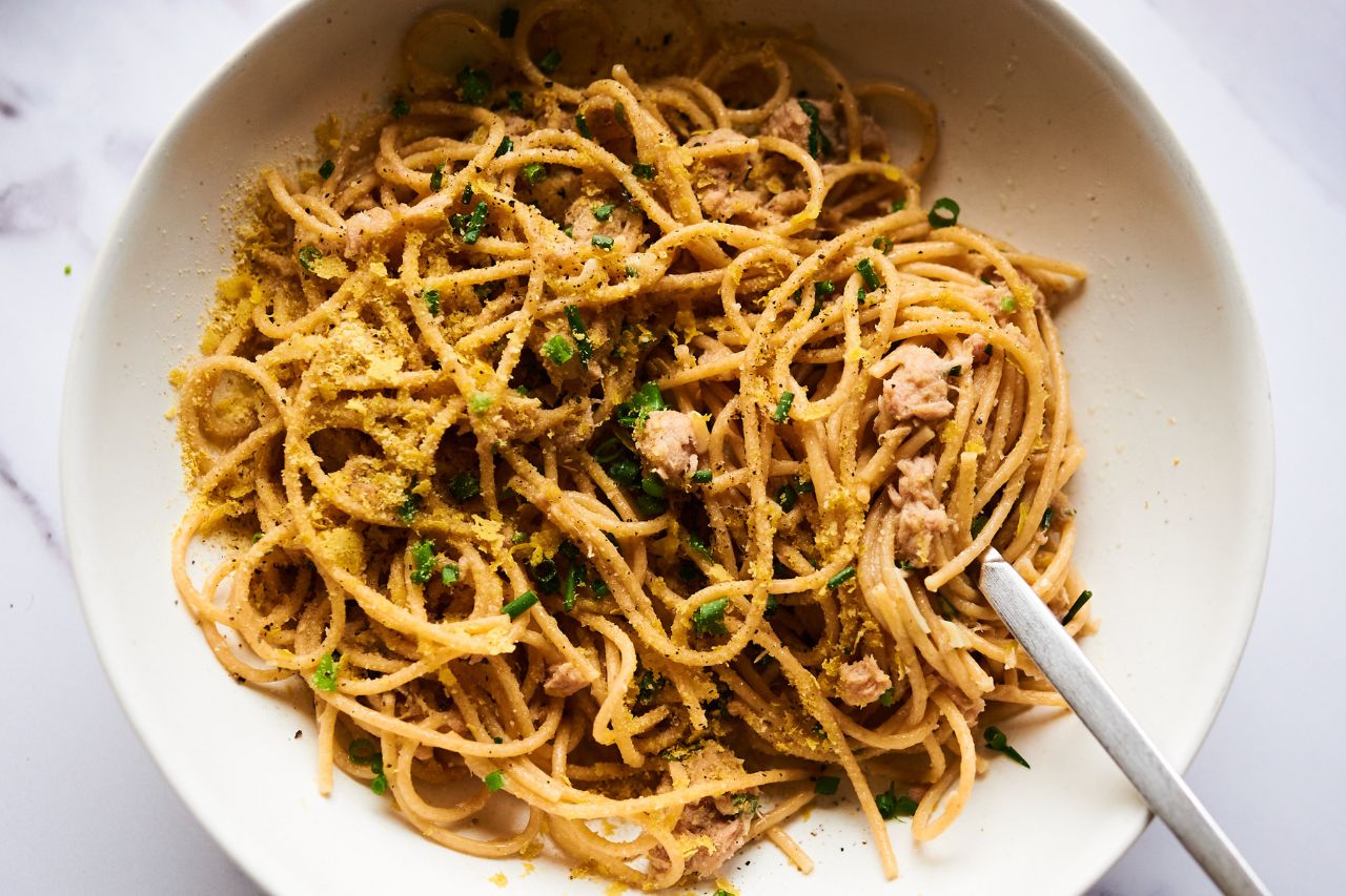 Canned Tuna Pasta with Garlic and Lemon-feature