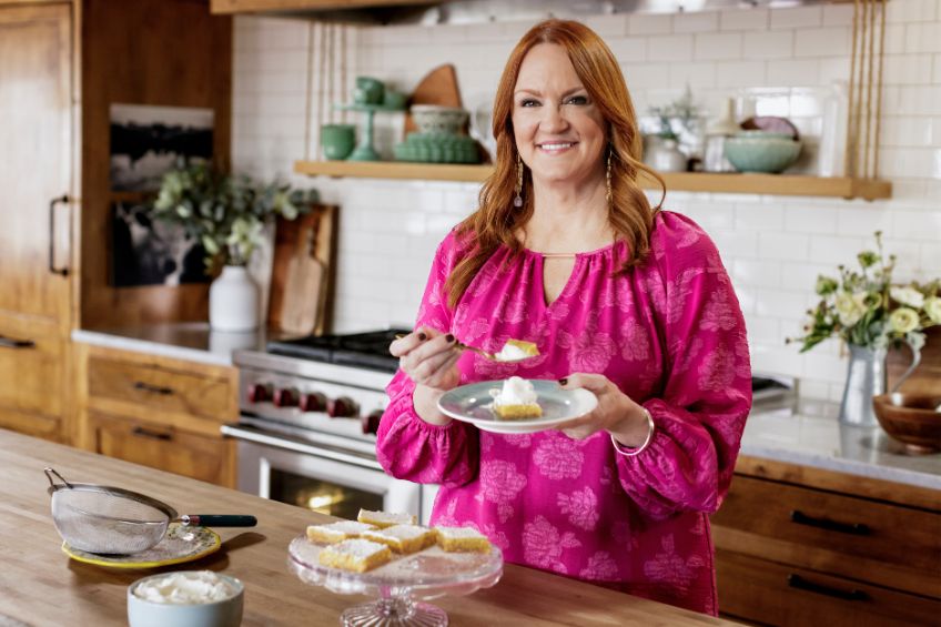 Ree Drummond holding a plate of her pineapple bars