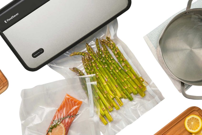 FoodSaver Vacuum Sealing System With Handheld Sealer Attachment
