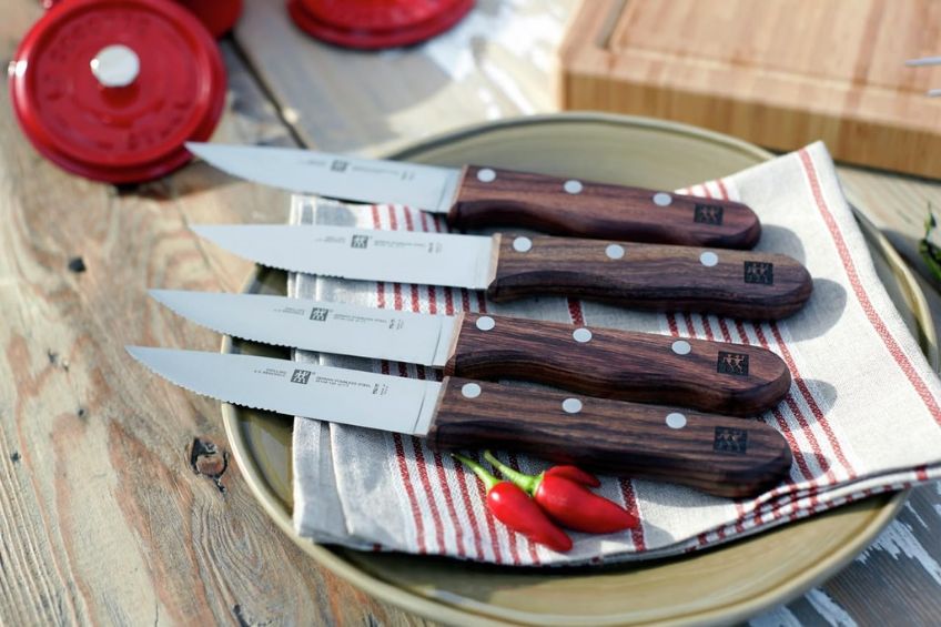 ZWILLING knife set on plate